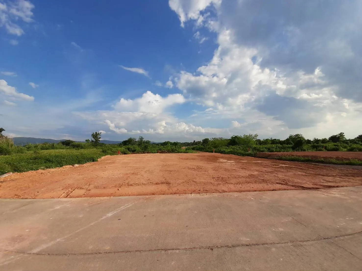 ที่ดินเปล่าถมแล้ว @หมู่บ้านสันสลี ผามวัว จากถนนบายพาสตะวันตกเพียง 400 เมตร