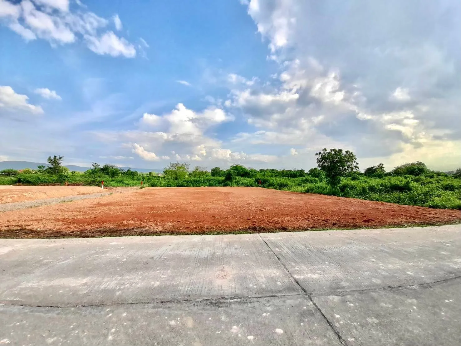 ที่ดินเปล่าถมแล้ว @หมู่บ้านสันสลี ผามวัว จากถนนบายพาสตะวันตกเพียง 400 เมตร