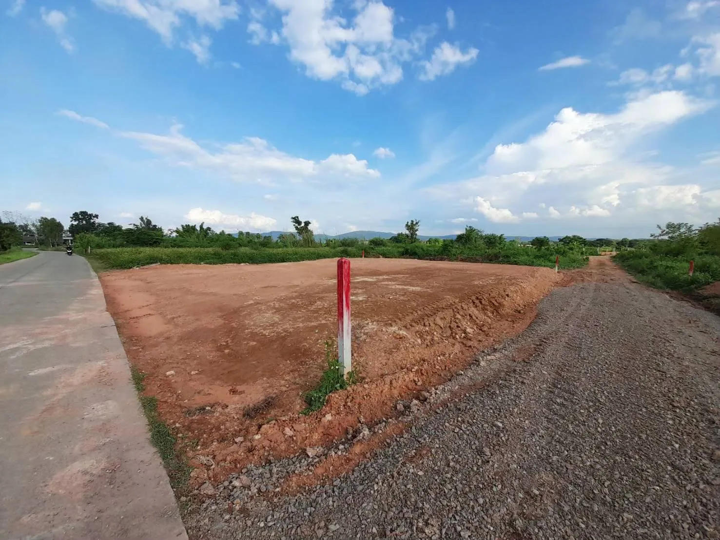 ที่ดินเปล่าถมแล้ว @หมู่บ้านสันสลี ผามวัว จากถนนบายพาสตะวันตกเพียง 400 เมตร